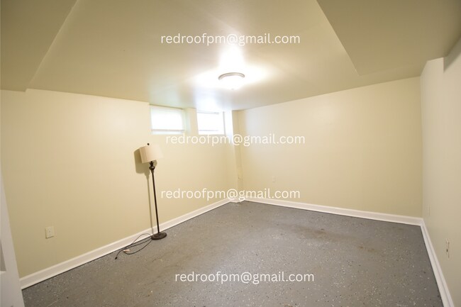 Building Photo - 724 S Woodington Rd