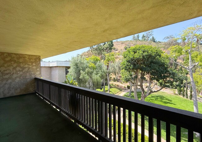 Building Photo - 6416 Friars Rd