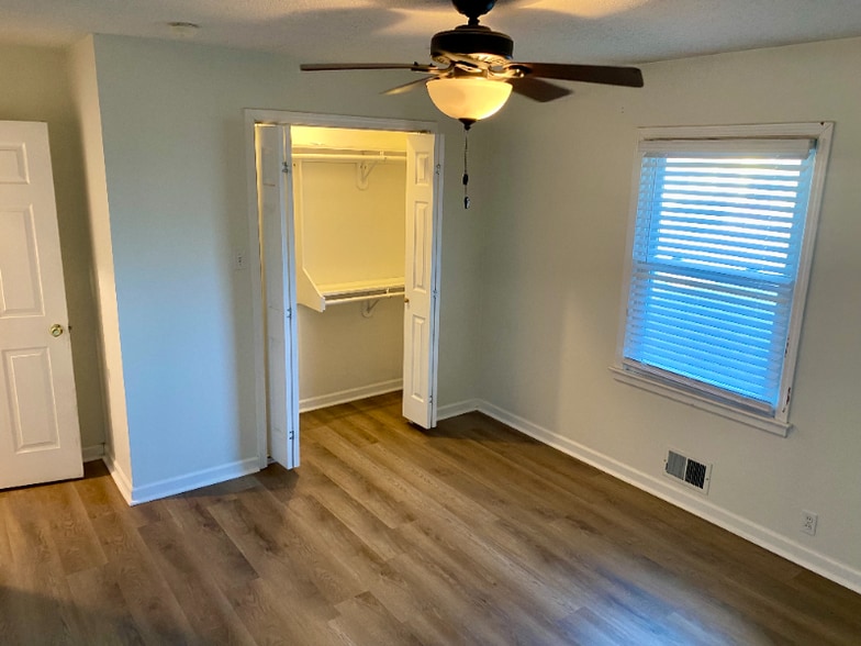 Building Photo - 6802 N Flora Ave