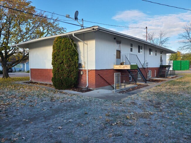 Building Photo - Knowles 4-Plex