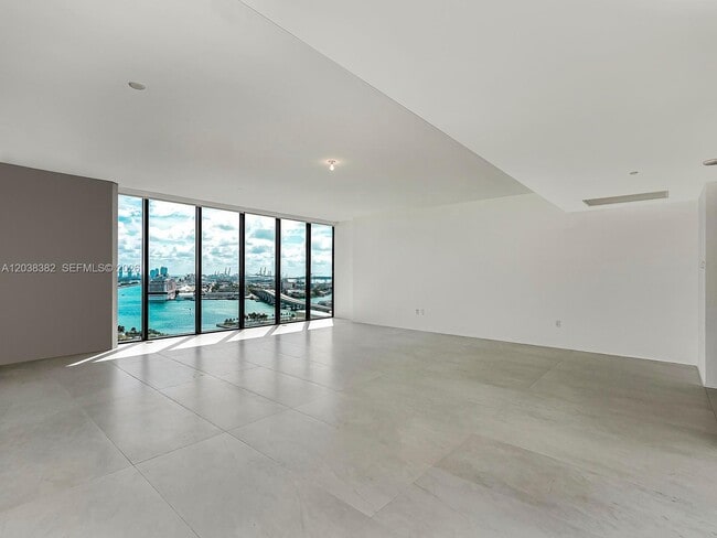 Building Photo - 1000 Biscayne Blvd