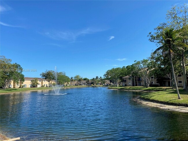 Building Photo - 450 Palm Cir W