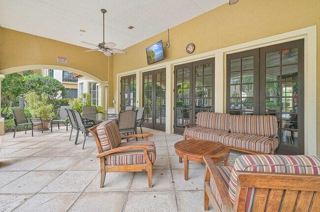 Building Photo - NOW AVAILABLE - Updated 1st Floor Condo in Bonita!