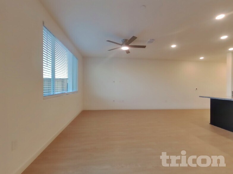 Building Photo - 2054 Delta Vw Ave