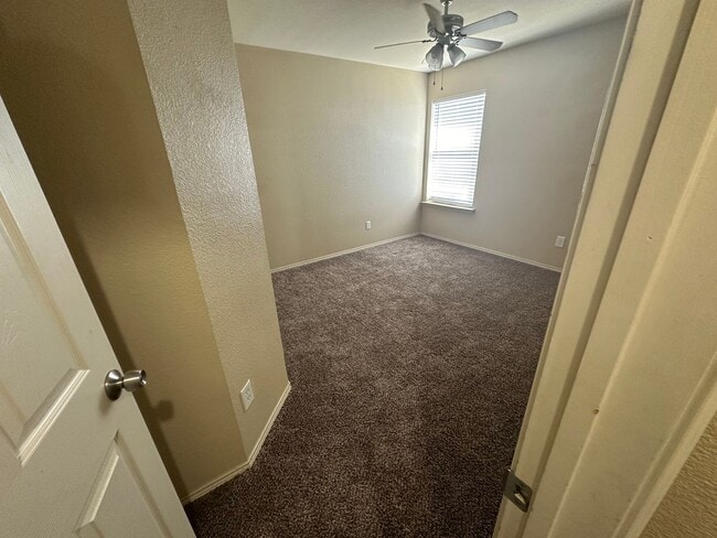 Building Photo - Spacious 4/2.5 Rental in Great ISD & LOTS ...
