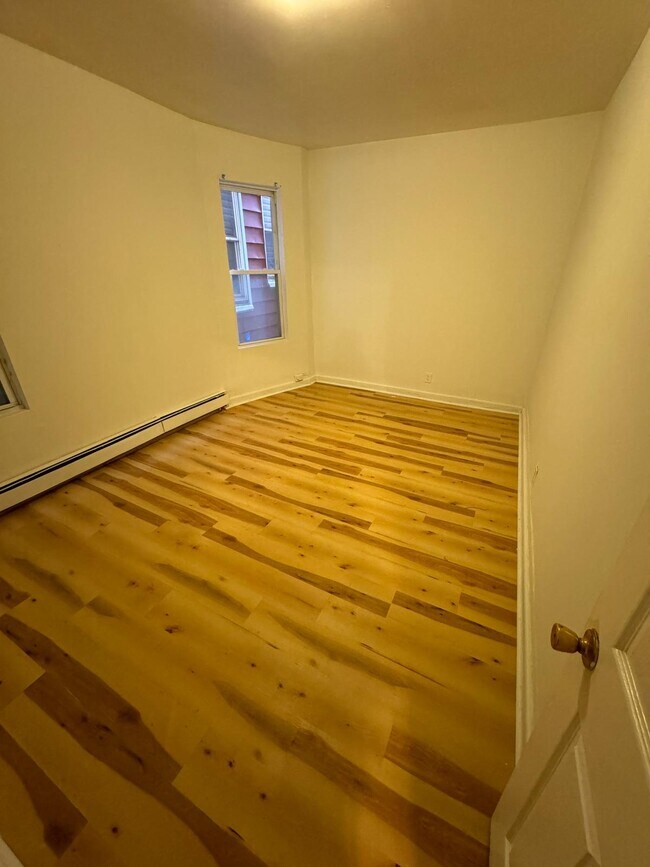 Building Photo - 150 S 13th Ave