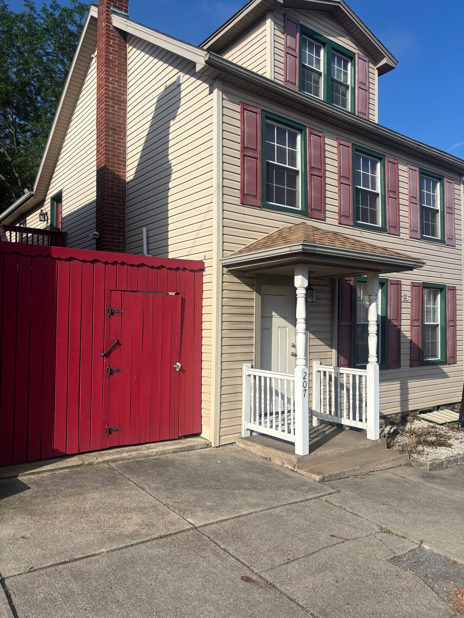 Building Photo - 207 Market St