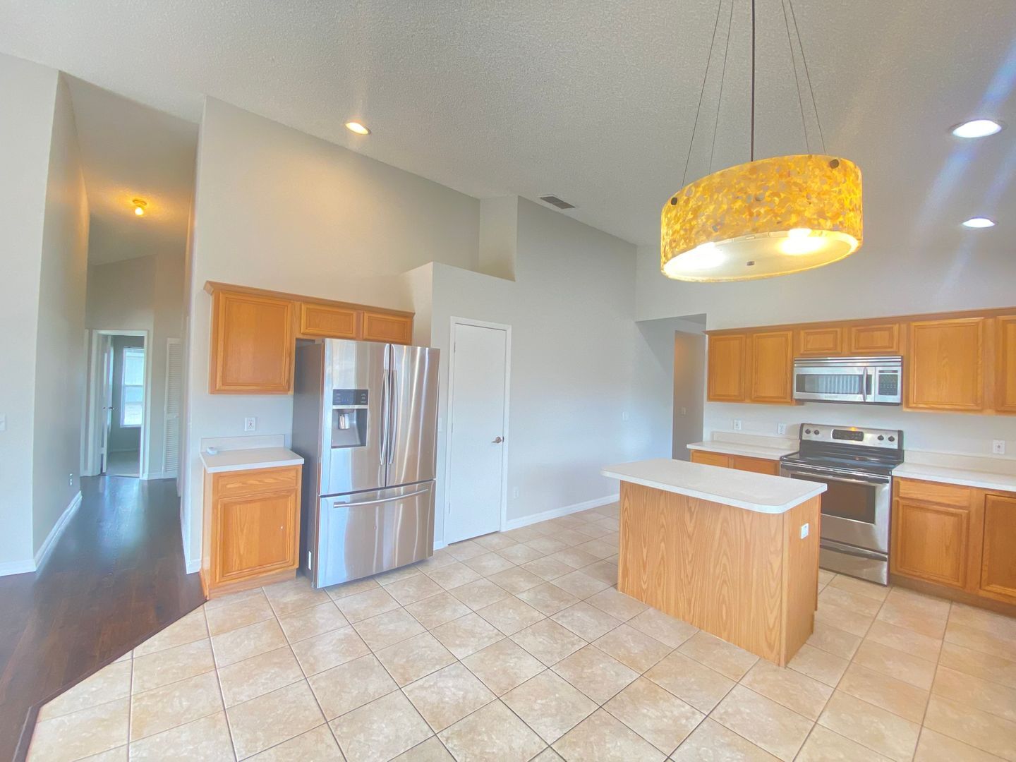 Building Photo - Ready to Move in!! Must See! Lake Mary Com...