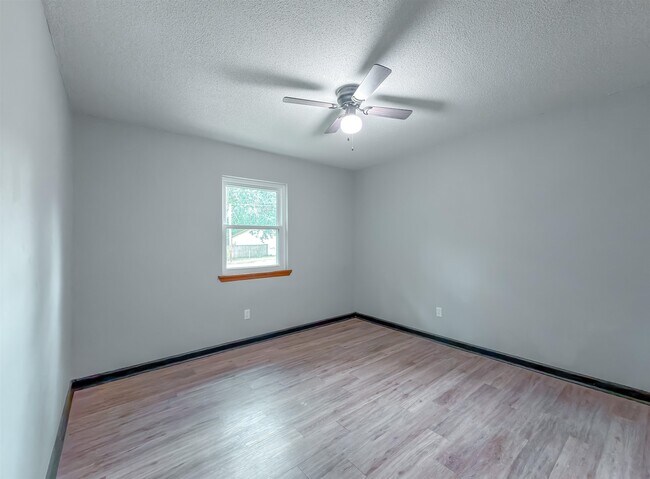 Building Photo - 776 Lupine Ln