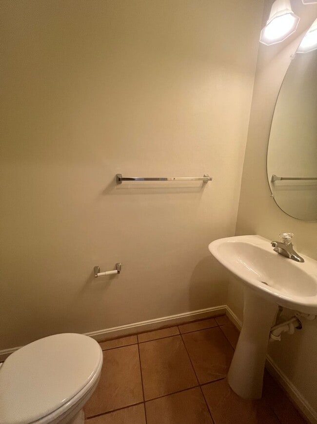 Building Photo - Updated 3 Bedroom Townhome in Upper Marlboro!