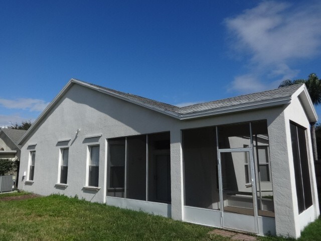 Building Photo - 2462 St Johns Ln