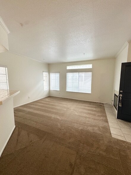 Open concept living room - 4581 Warner Ave