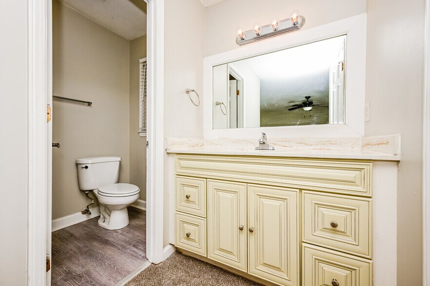 Building Photo - 564 Clubhouse Dr SE