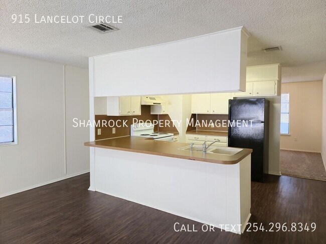 Building Photo - Midway ISD flat unit in great location.