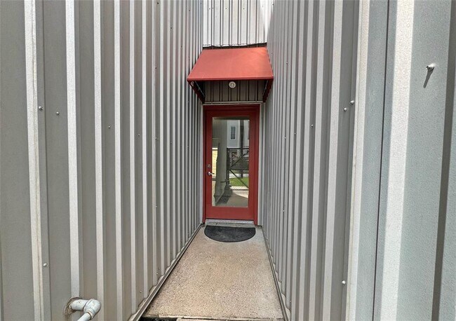 Building Photo - 803 Detering St
