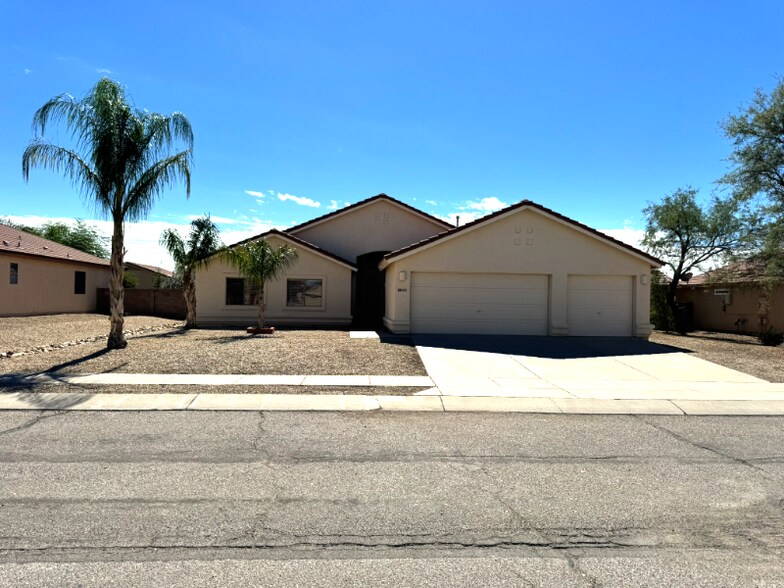 Building Photo - 8628 Esselmont Dr E