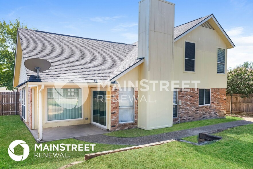 Building Photo - 6329 N Park Dr