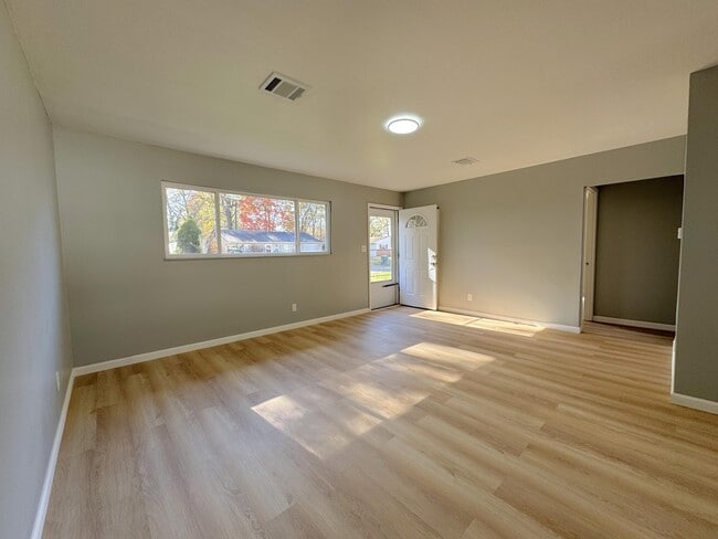 Building Photo - 5200 Mapleridge Dr