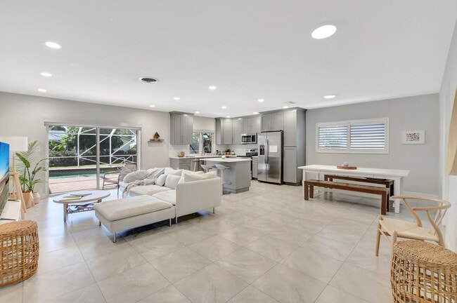 Building Photo - 1300 SW 13th St