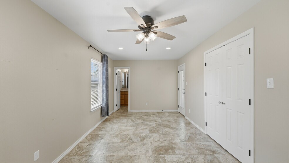 Building Photo - 1409 Highland Dr