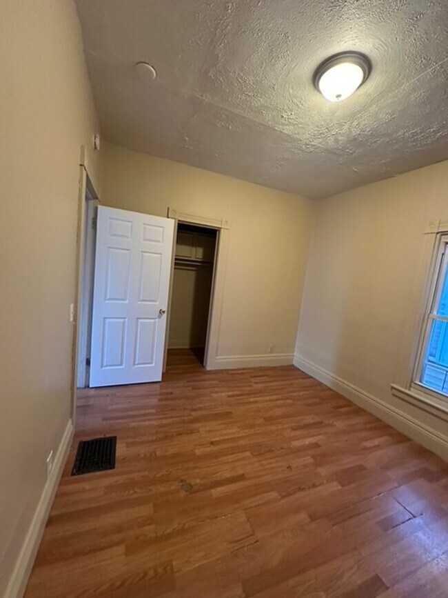 Building Photo - 82 Lime St