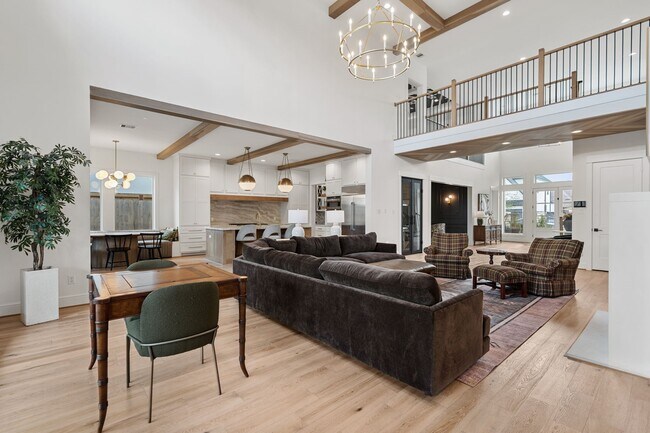 Building Photo - 6626 Saxet St