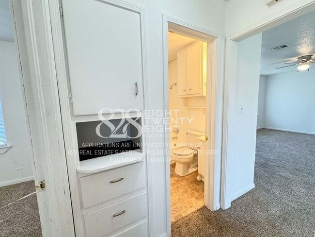Building Photo - Cute 2 Bed/1 Bath Single Family Home in De...