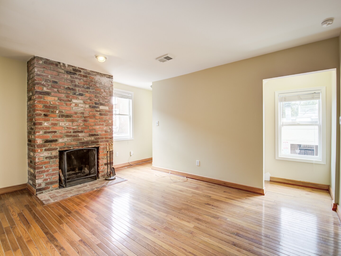 Building Photo - 116 12th St NE