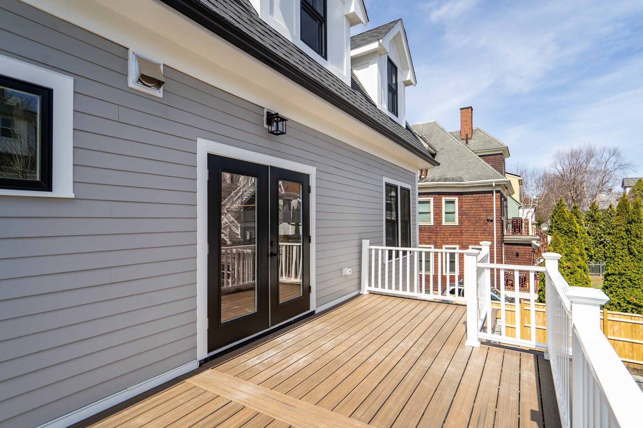 Building Photo - 77 Thorndike St