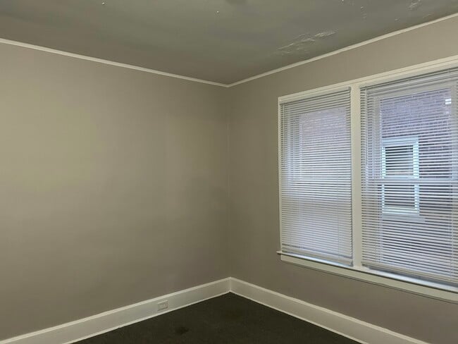 Building Photo - 2067 Hazelwood St
