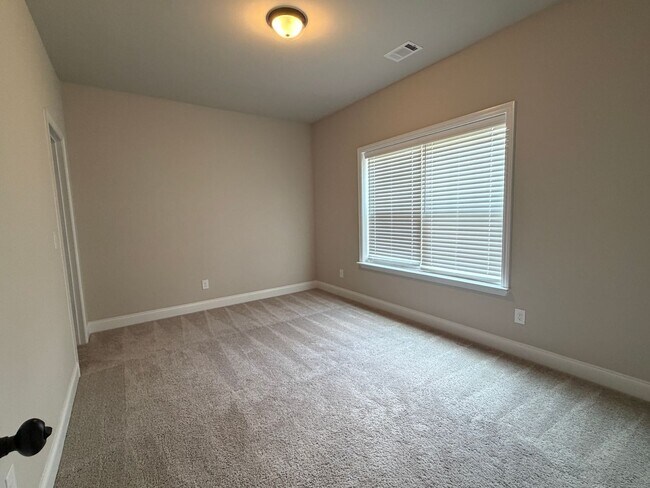 Building Photo - 3500 Hilltop Trl