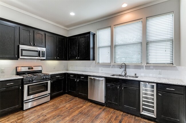 Building Photo - 4323 Dickason Ave