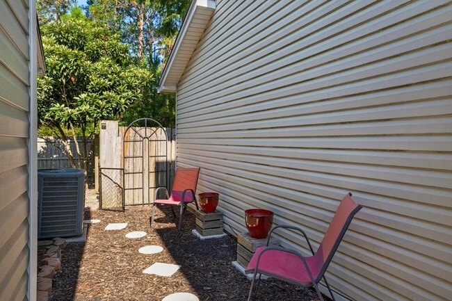 Building Photo - 10 Carie Way