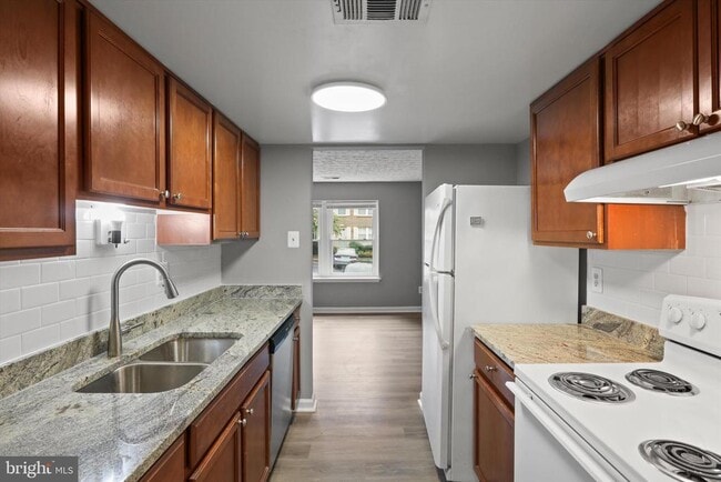 Building Photo - 8353 Fern Leaf Ct
