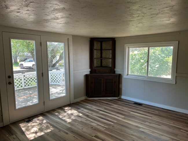 Building Photo - Spacious 3-Bedroom Home for Rent in Evergr...