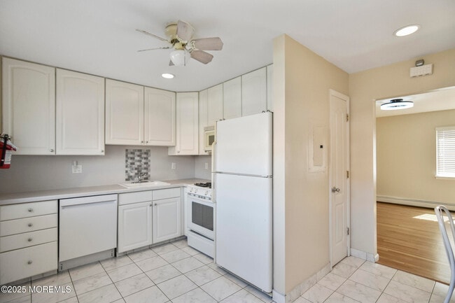 Building Photo - 12 Laurel Pl