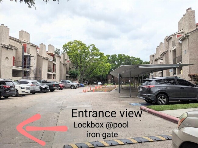 Building Photo - 10855 Meadowglen Ln