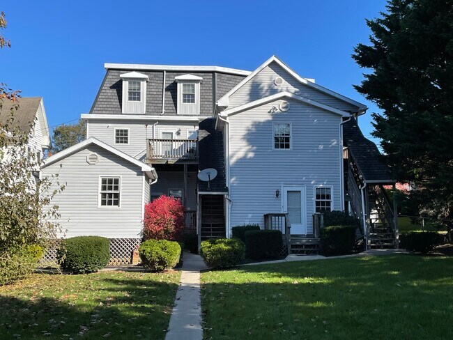 Back of House V1 - 426 W Main St