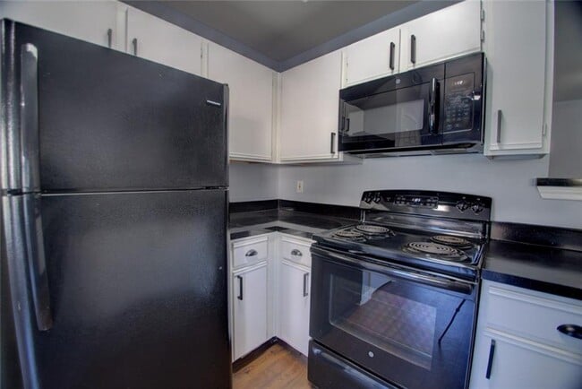 Building Photo - 2320 Gracy Farms Ln