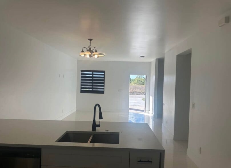 Building Photo - 1147 Gilbert Ave S