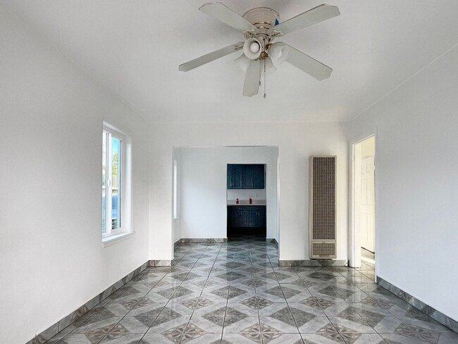 Building Photo - **3030 Caspian Way Long Beach** Front sing...