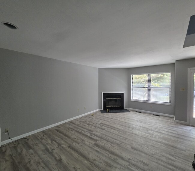 Building Photo - 813 Forest Trace Dr