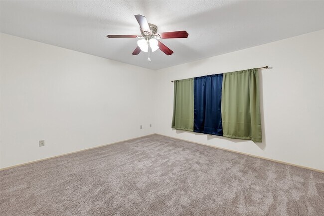 Building Photo - 21623 Crescent Heights St