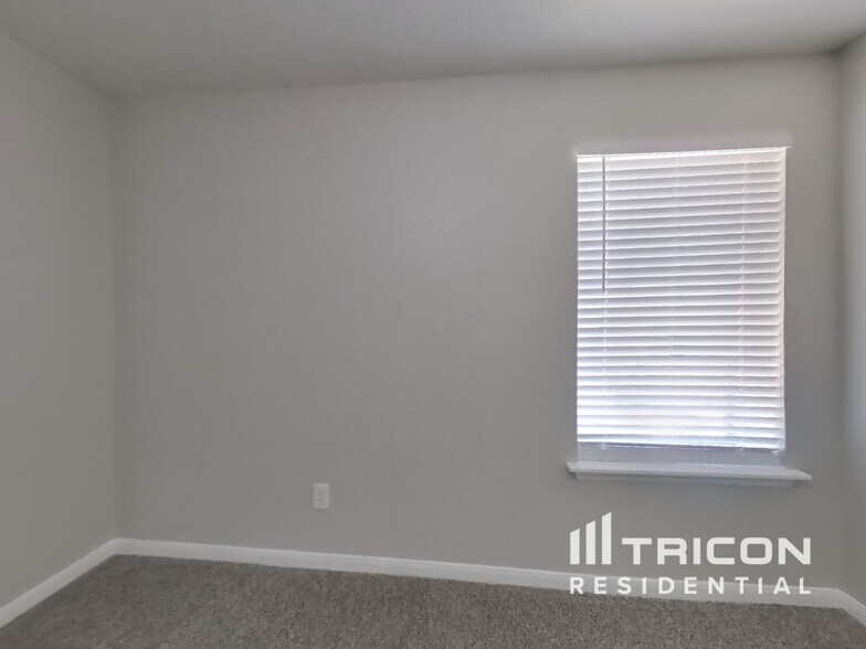 Building Photo - 46 Shimmer Pond Pl