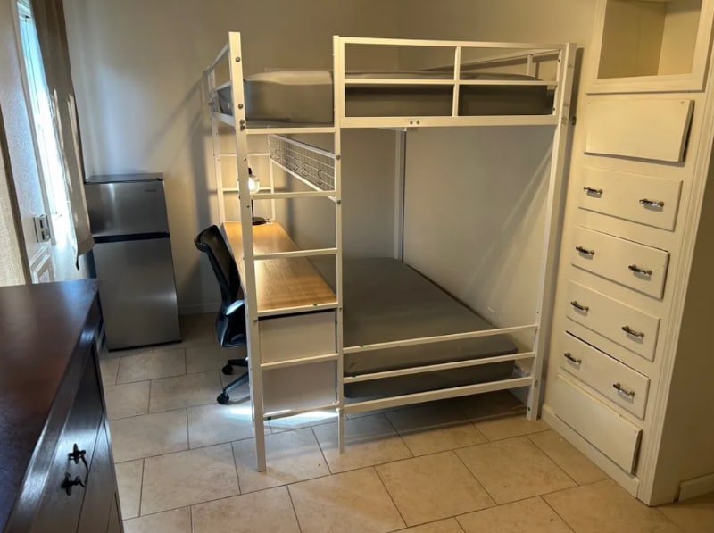 Building Photo - 0 E Newlove Dr