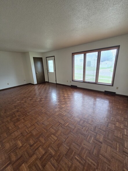 Living room - 1106 Oleson Rd