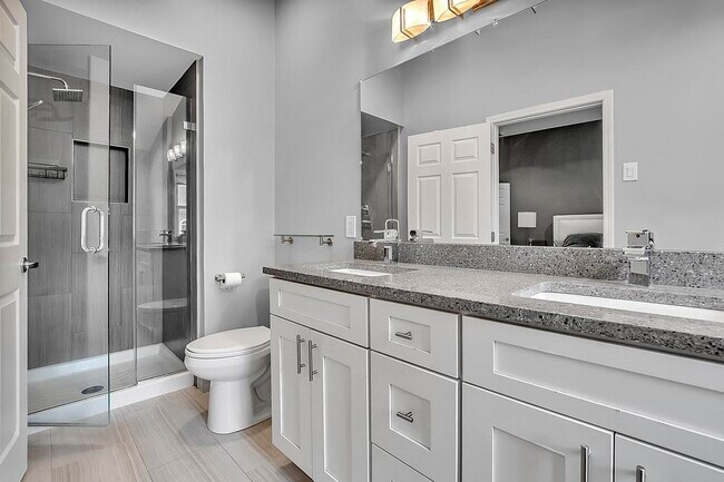 Building Photo - 274 Roslyn Ct