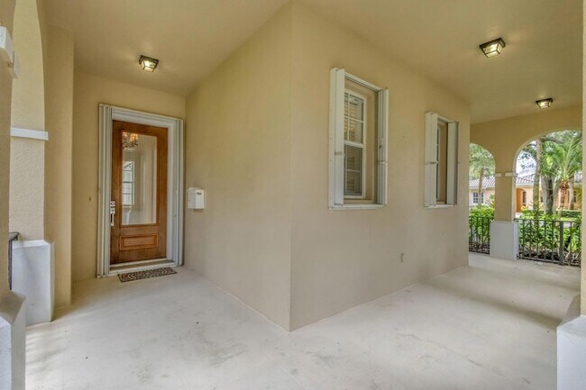 Building Photo - 121 Savona Dr