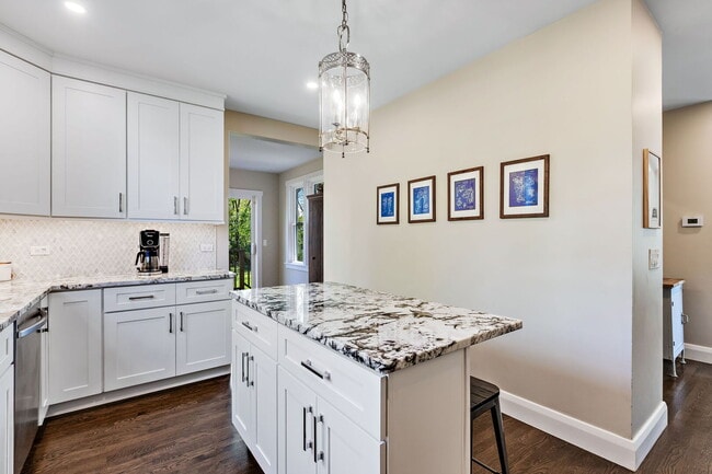 Building Photo - 639 Cumnor Ave