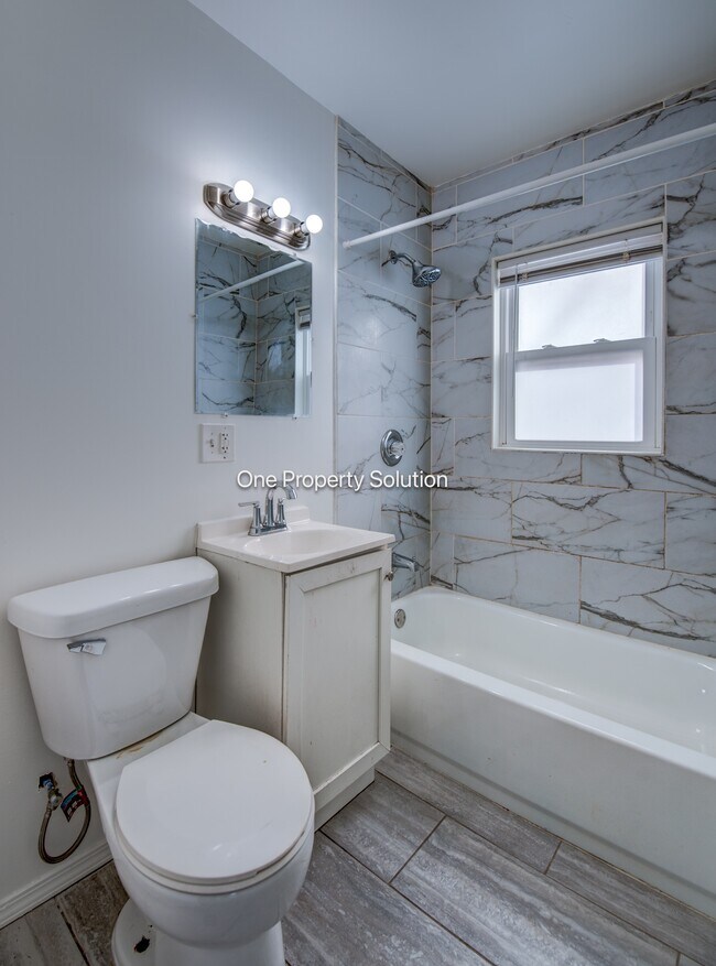 Building Photo - 2453 Prospect St